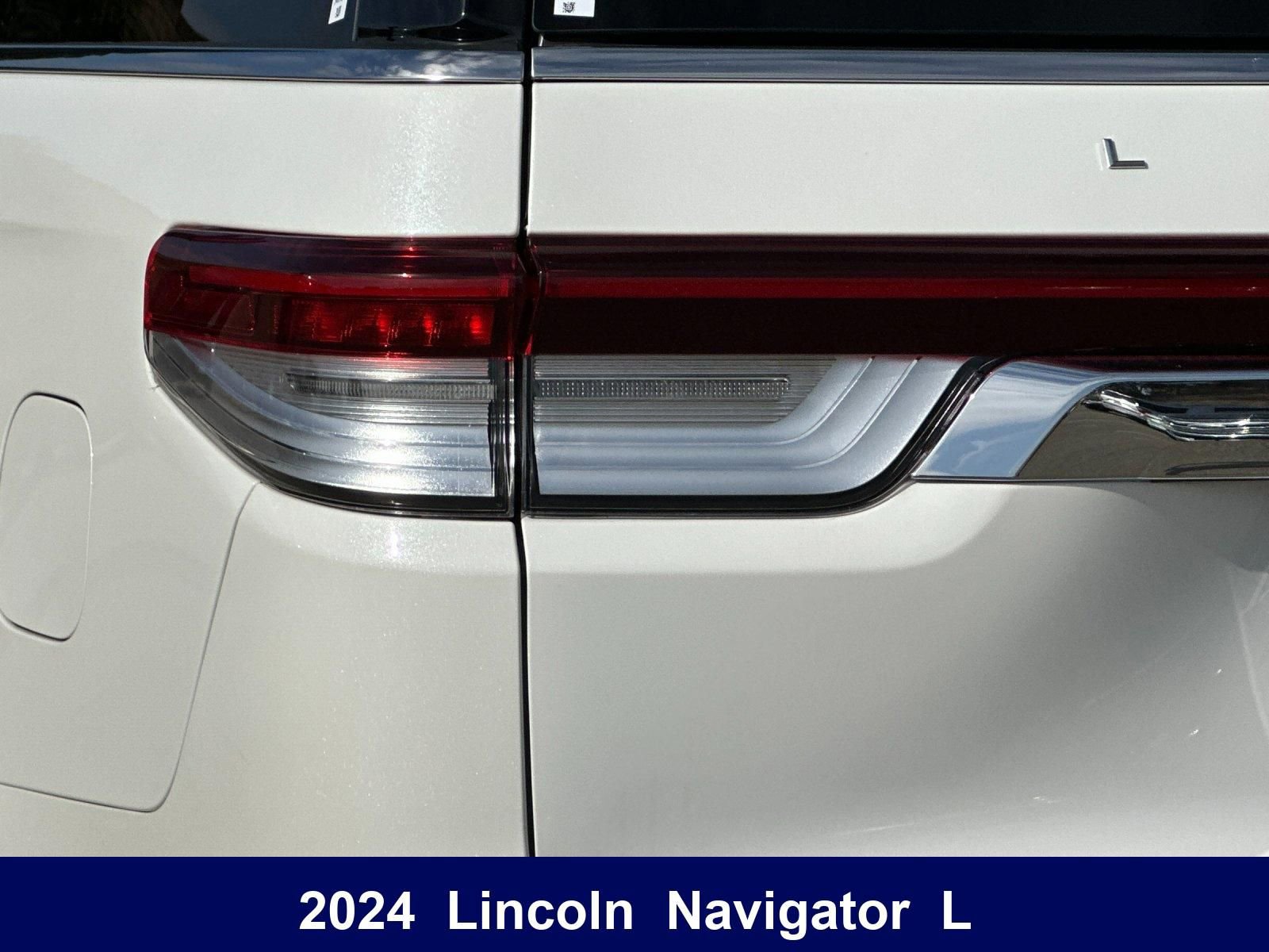 Used 2024 Lincoln Navigator L Reserve AWD/4WD image 37