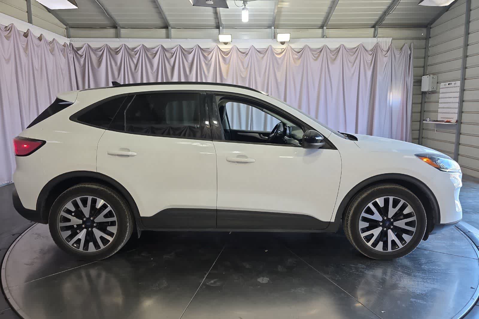 Used 2020 Ford Escape SE Sport AWD/4WD image 9