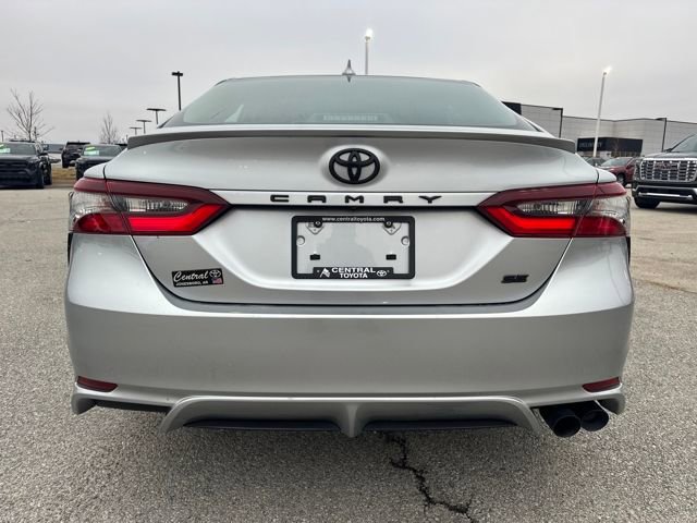 Used 2023 Toyota Camry SE image 4