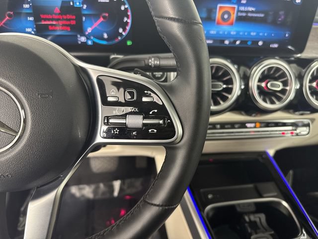 Used 2022 Mercedes-Benz GLB 250 4MATIC image 13