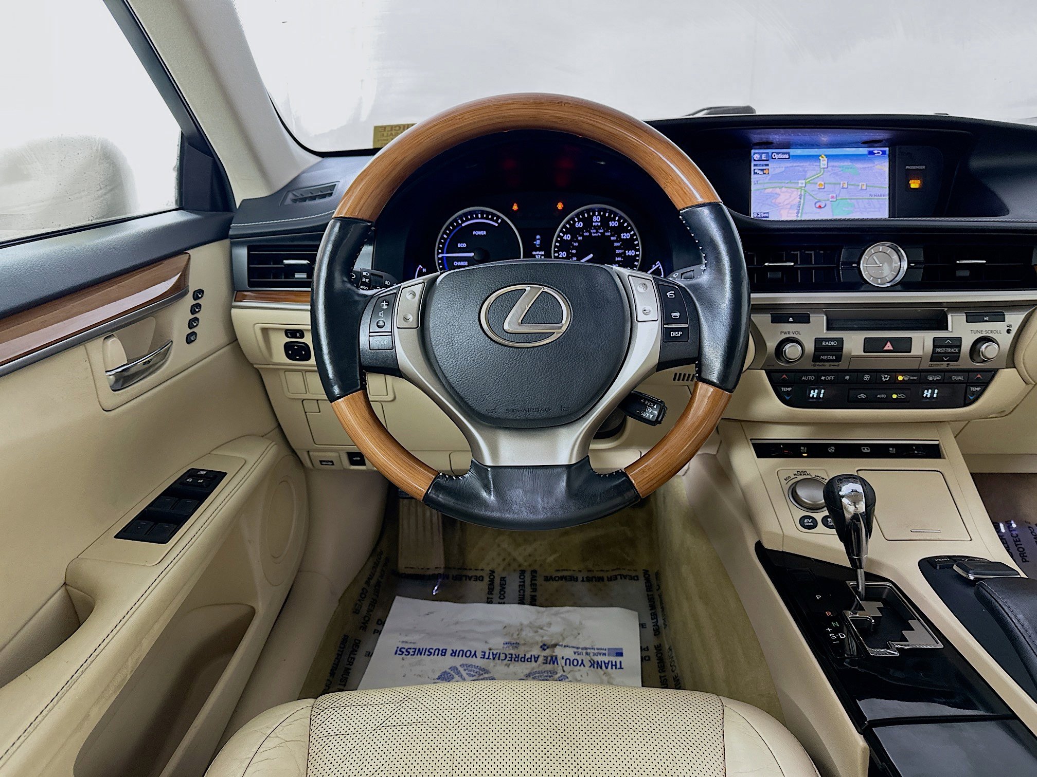 Used 2015 Lexus ES 300h image 23