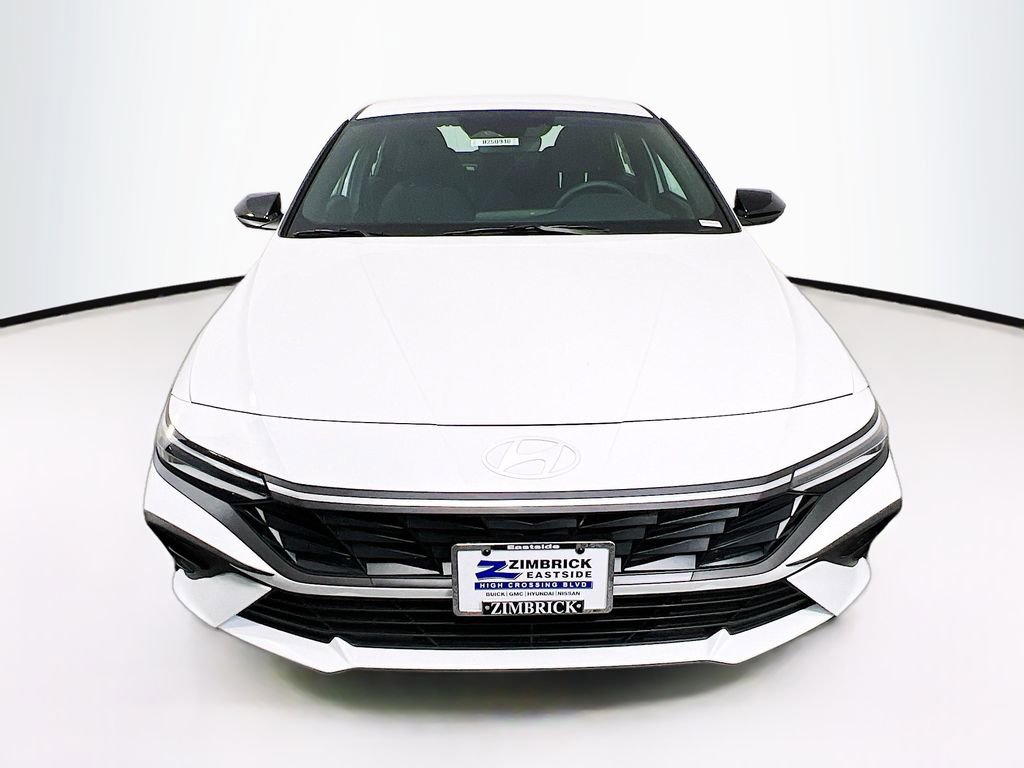 New 2025 Hyundai Elantra SEL image 2