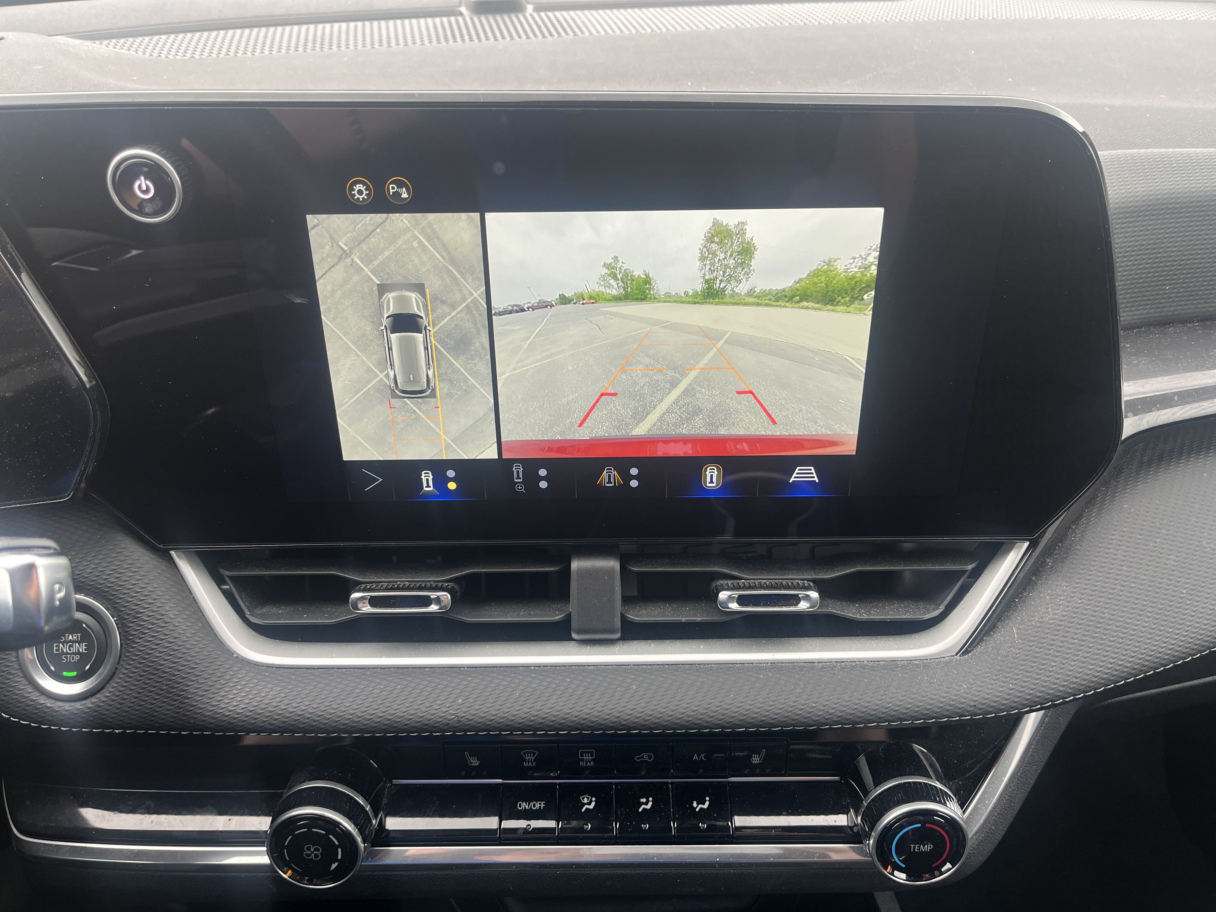 Used 2025 Chevrolet Equinox LT w/ Safety and Technology Package FWD image 24