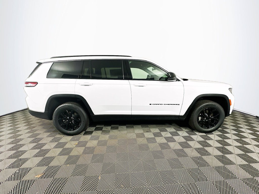 New 2026 Jeep Grand Cherokee L 4WD image 11