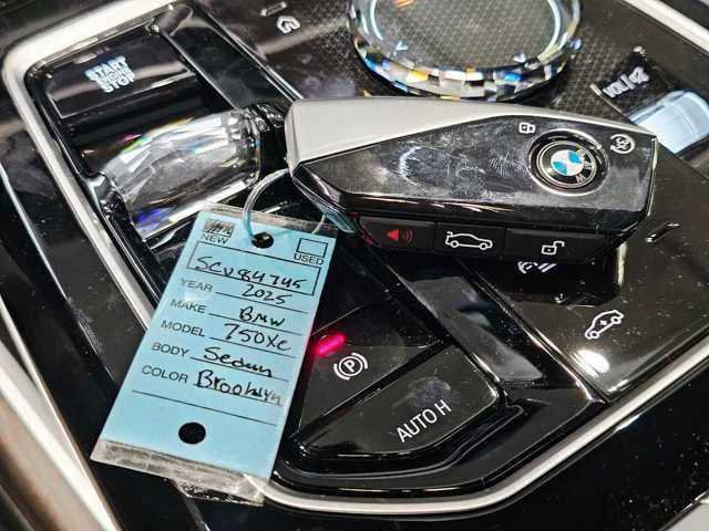 Certified 2025 BMW 750e xDrive w/ Executive Package AWD/4WD image 31