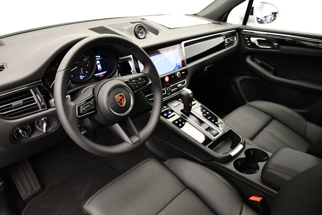 Certified 2026 Porsche Macan Turbo AWD/4WD image 4