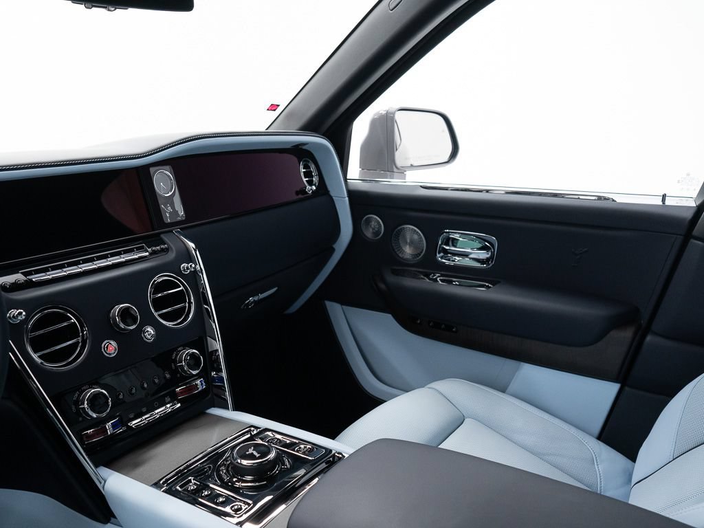 Certified 2025 Rolls-Royce Cullinan AWD/4WD image 36