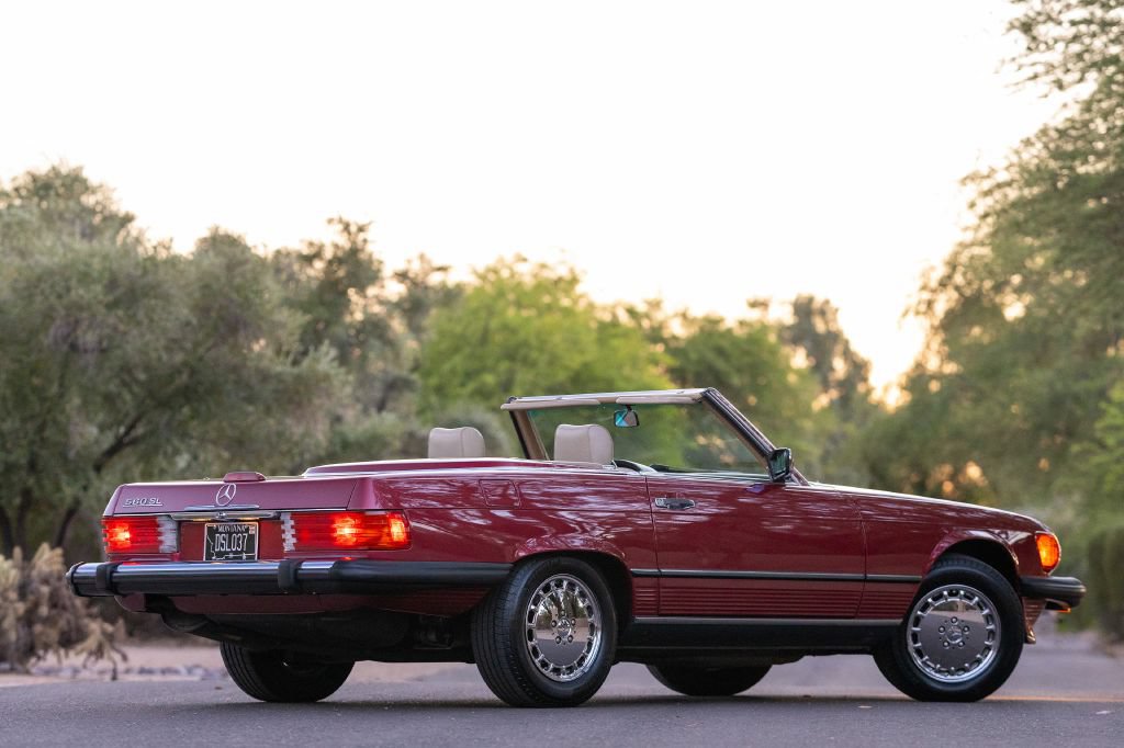 Used 1989 Mercedes-Benz 560 SL image 3