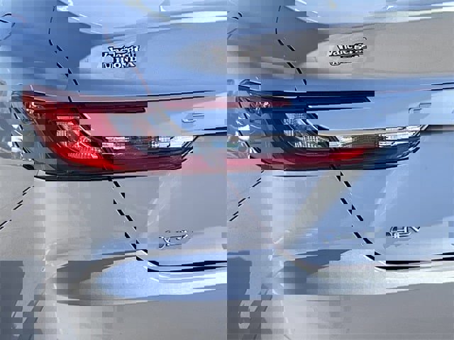 Used 2025 Toyota Camry LE image 6