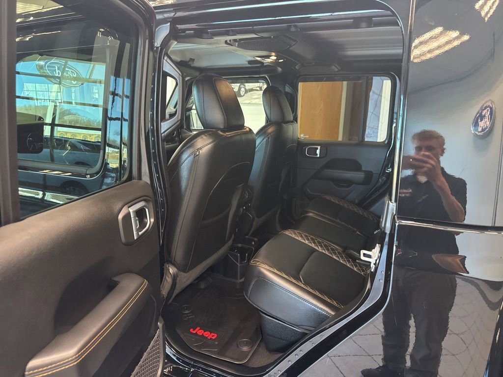 Used 2021 Jeep Gladiator Overland image 12