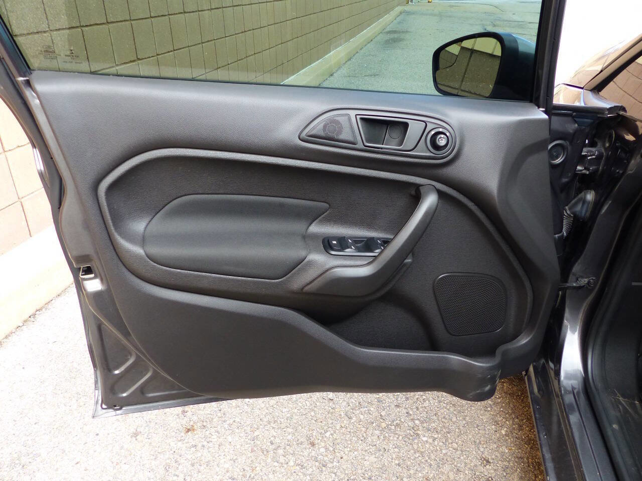 Used 2017 Ford Fiesta SE image 19