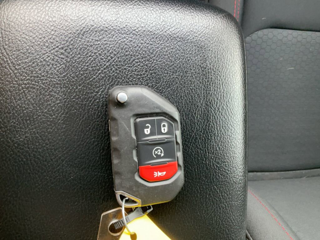 Used 2022 Jeep Wrangler Unlimited Rubicon w/ Cold Weather Group image 23