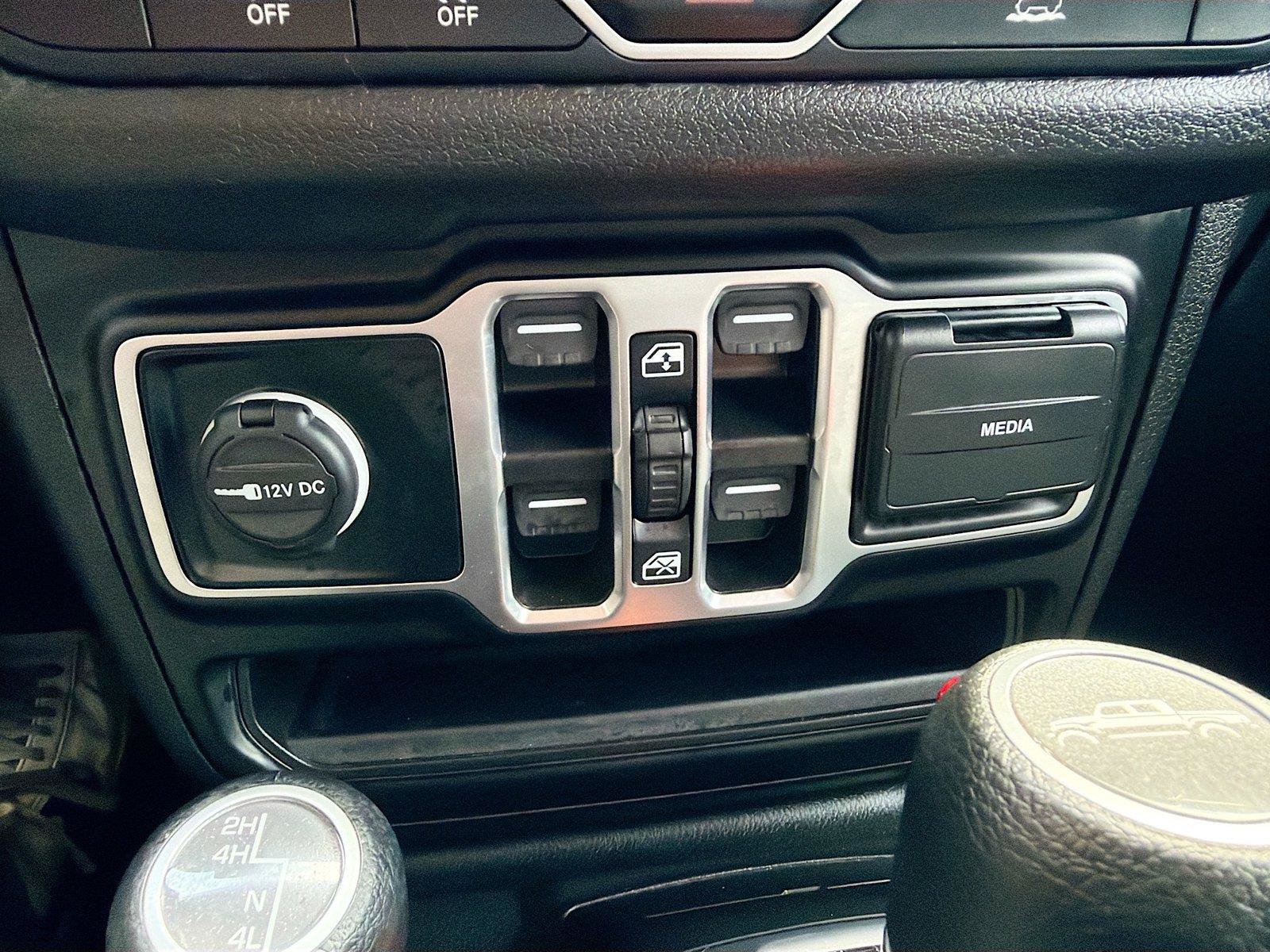 Used 2025 Jeep Gladiator Sport AWD/4WD image 27
