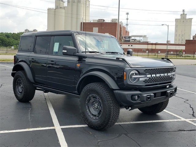 New 2025 Ford Bronco Badlands image 2