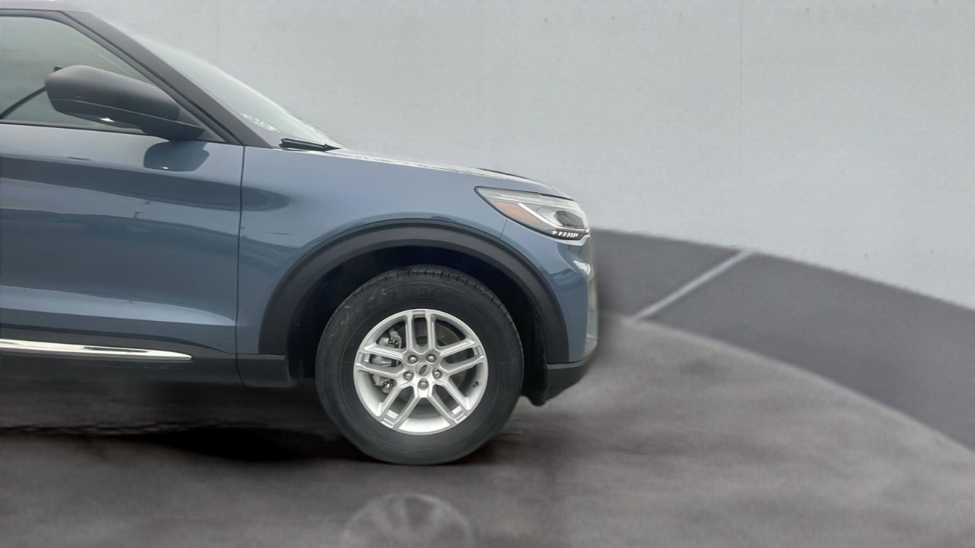 Certified 2025 Ford Explorer Active image 21