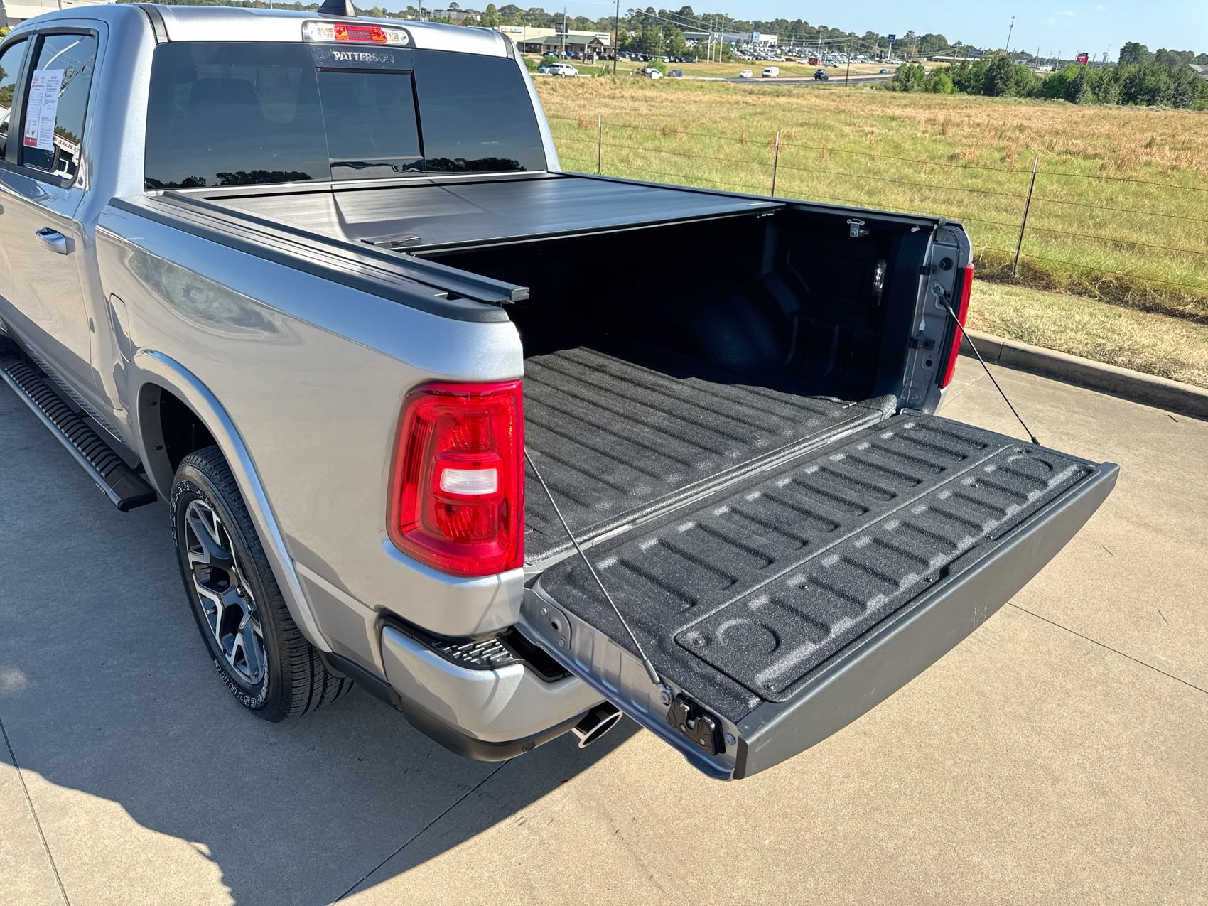 Used 2025 RAM 1500 Laramie w/ Sport Appearance Package AWD/4WD image 23