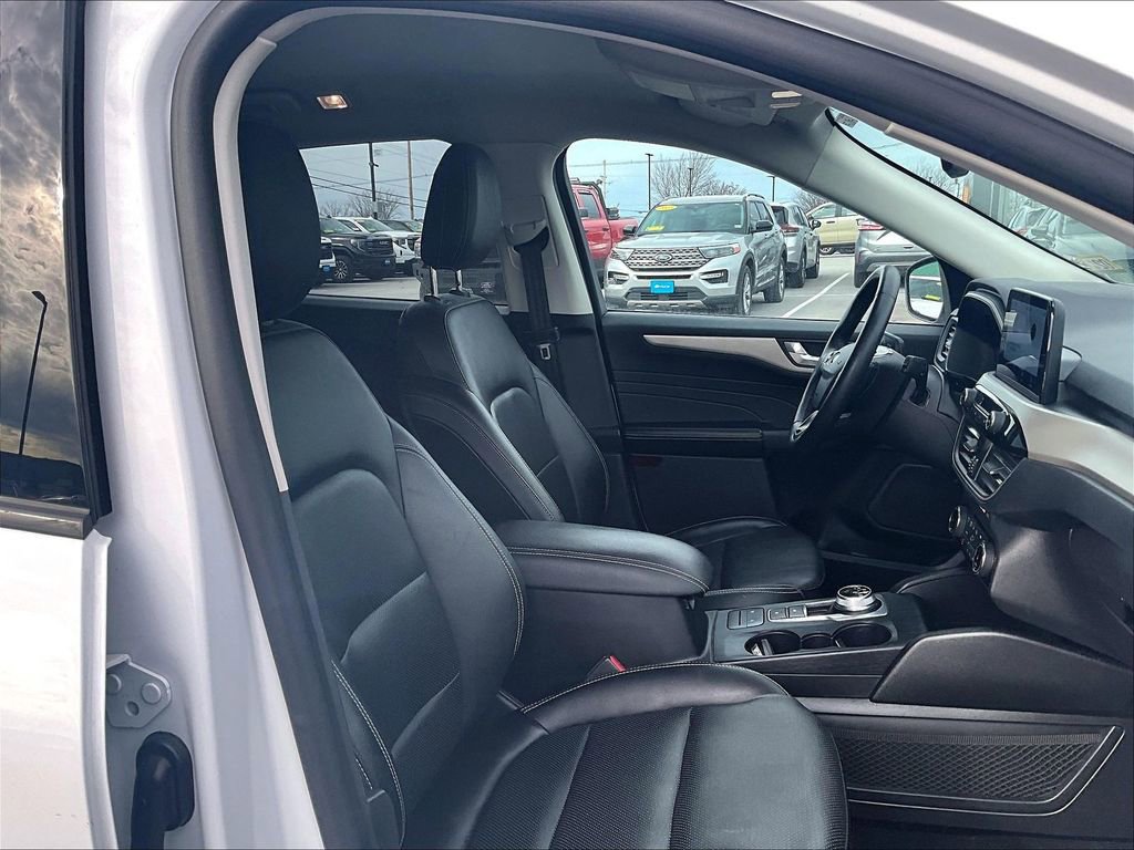 Used 2022 Ford Escape SEL image 11