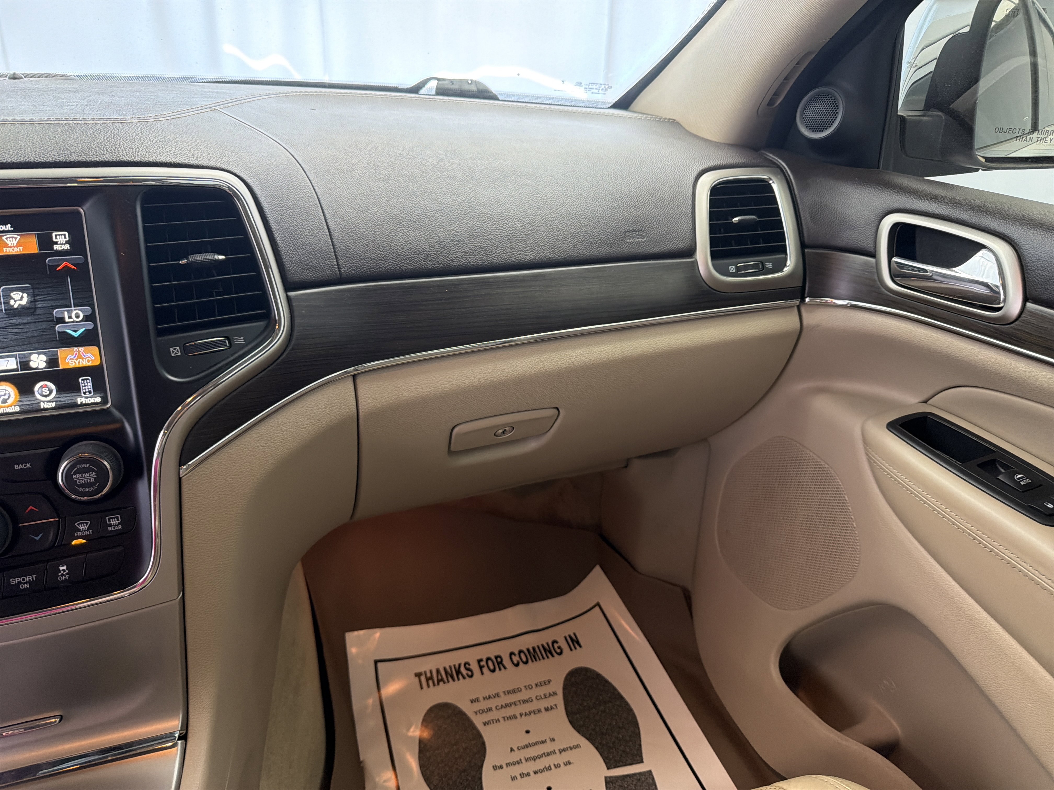 Used 2017 Jeep Grand Cherokee Overland image 11