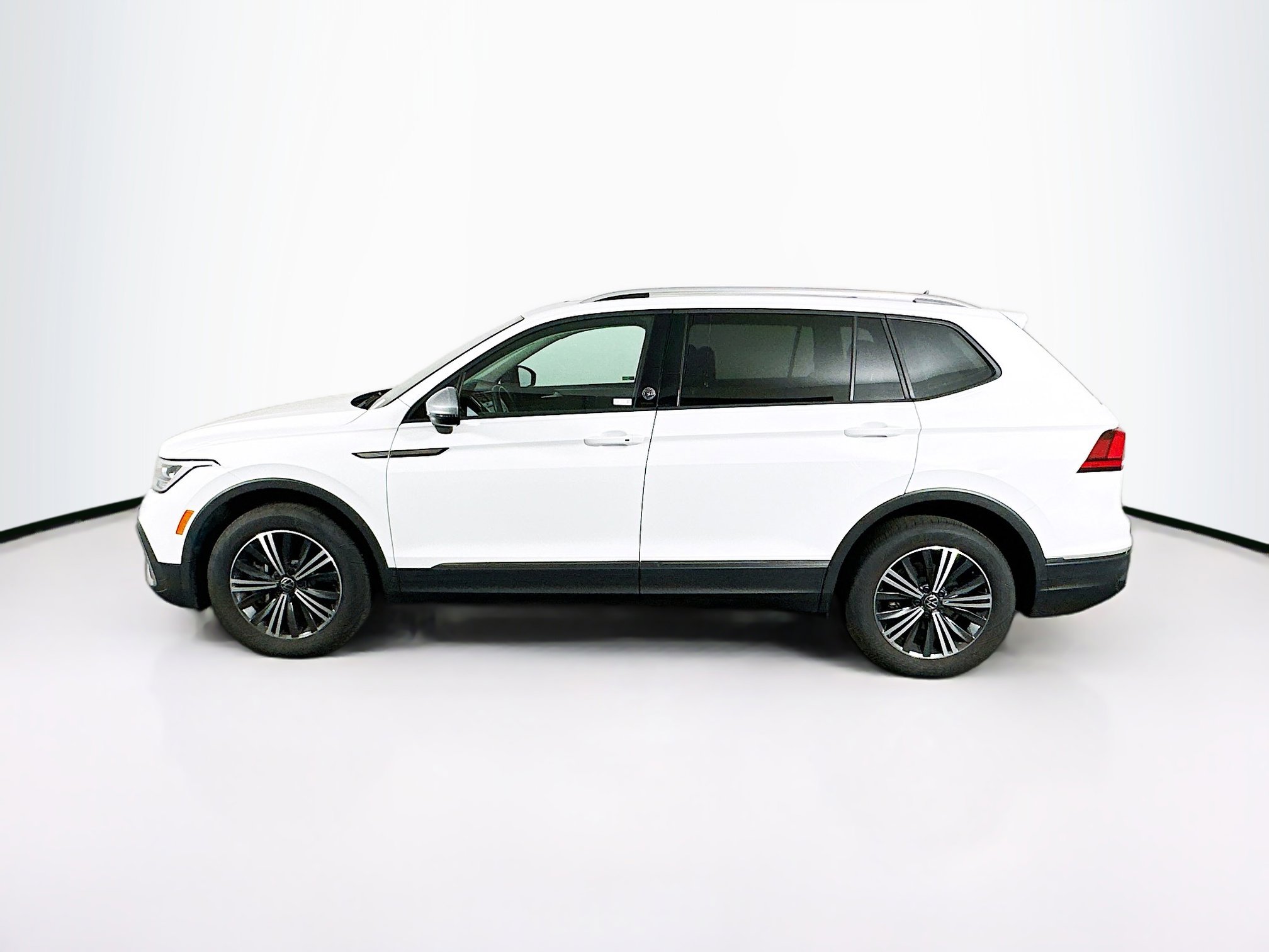 Used 2024 Volkswagen Tiguan Wolfsburg Edition image 4