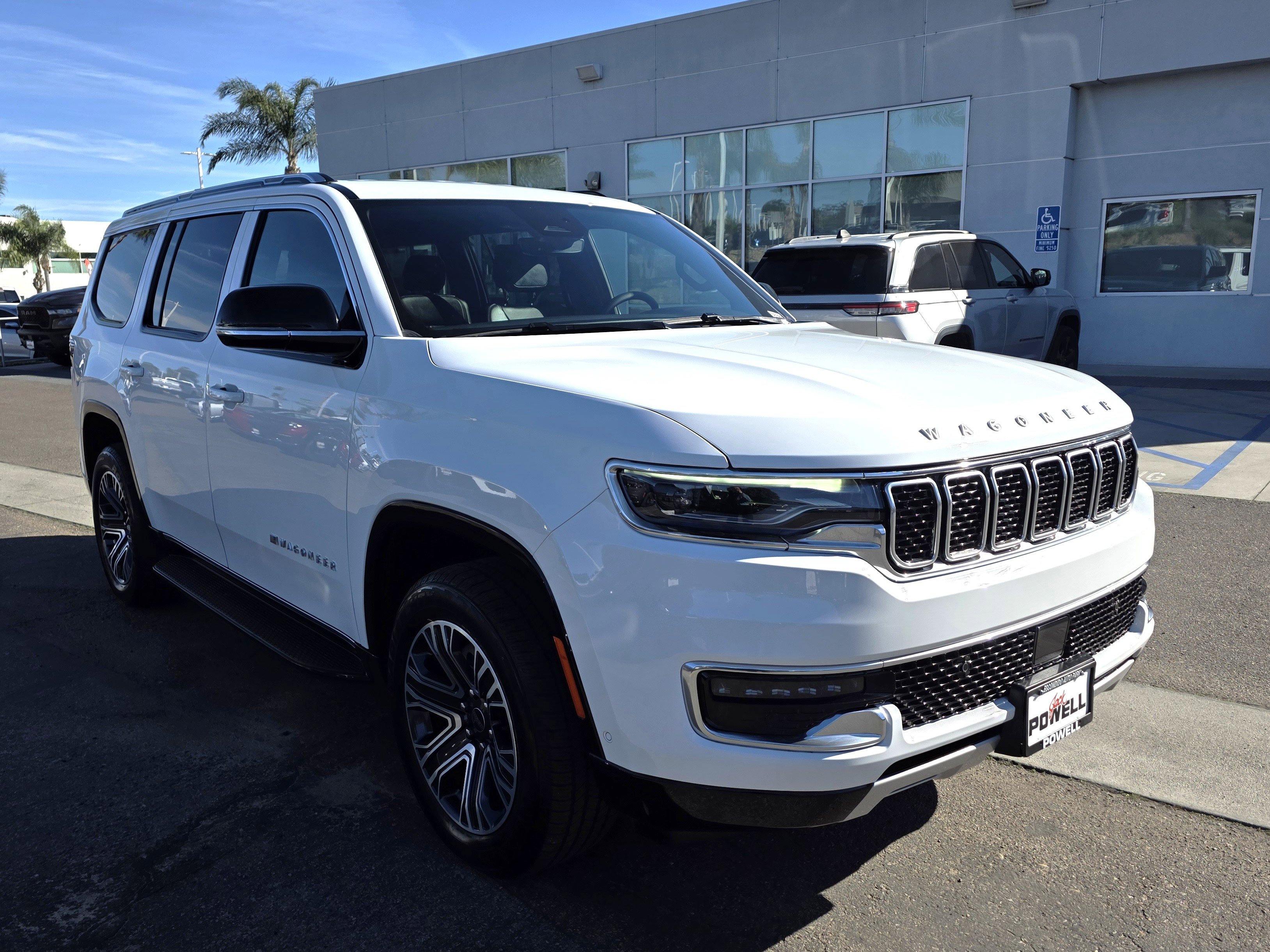 Certified 2025 Jeep Wagoneer Series II w/ 8-Passenger Seating Package image 6