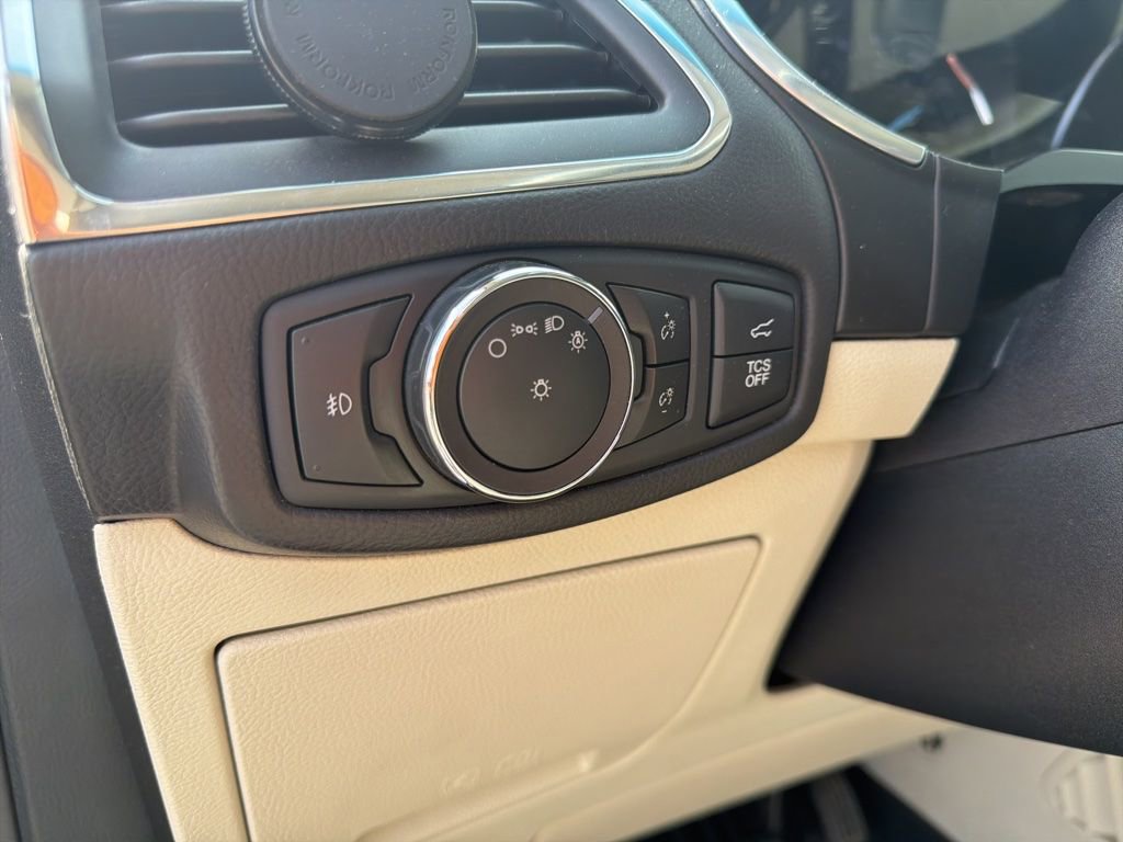 Used 2019 Ford Edge Titanium w/ Equipment Group 301A AWD/4WD image 13