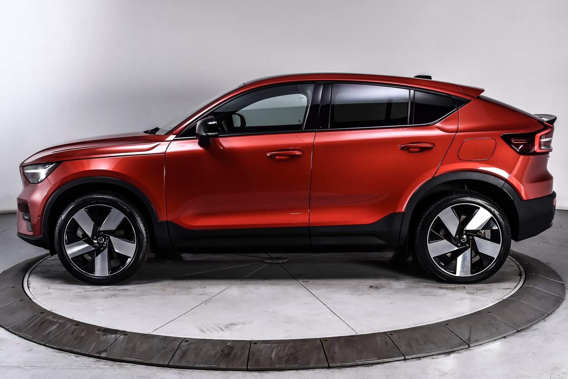 Used 2023 Volvo C40 P8 Recharge Plus AWD/4WD image 3