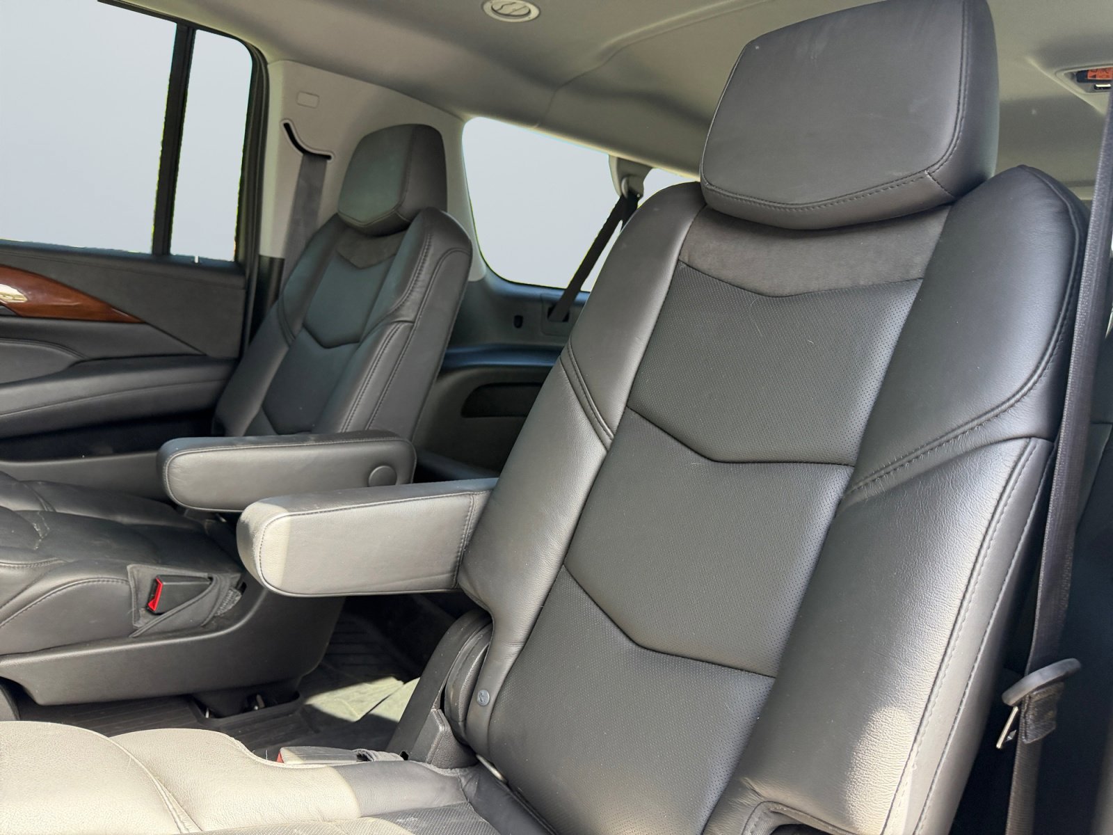 Used 2018 Cadillac Escalade ESV Premium Luxury AWD/4WD image 14