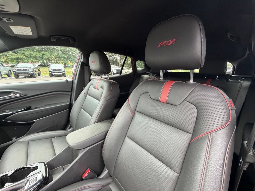 Used 2025 Chevrolet Trax RS FWD image 7