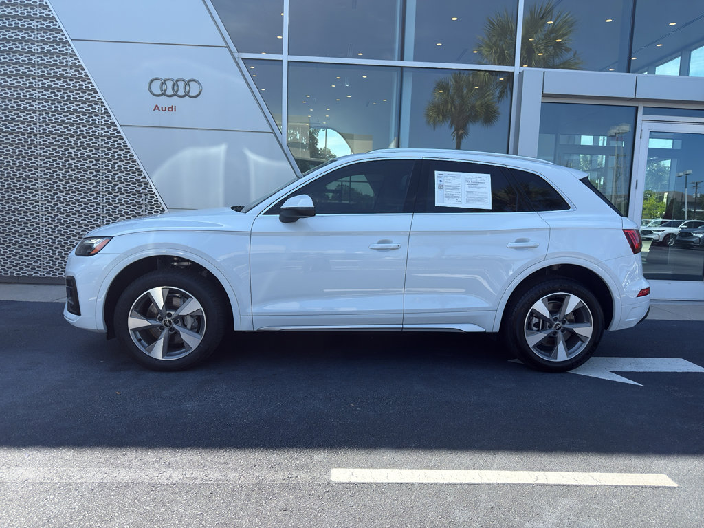 Used 2023 Audi Q5 2.0T Premium w/ Convenience Package AWD/4WD image 3