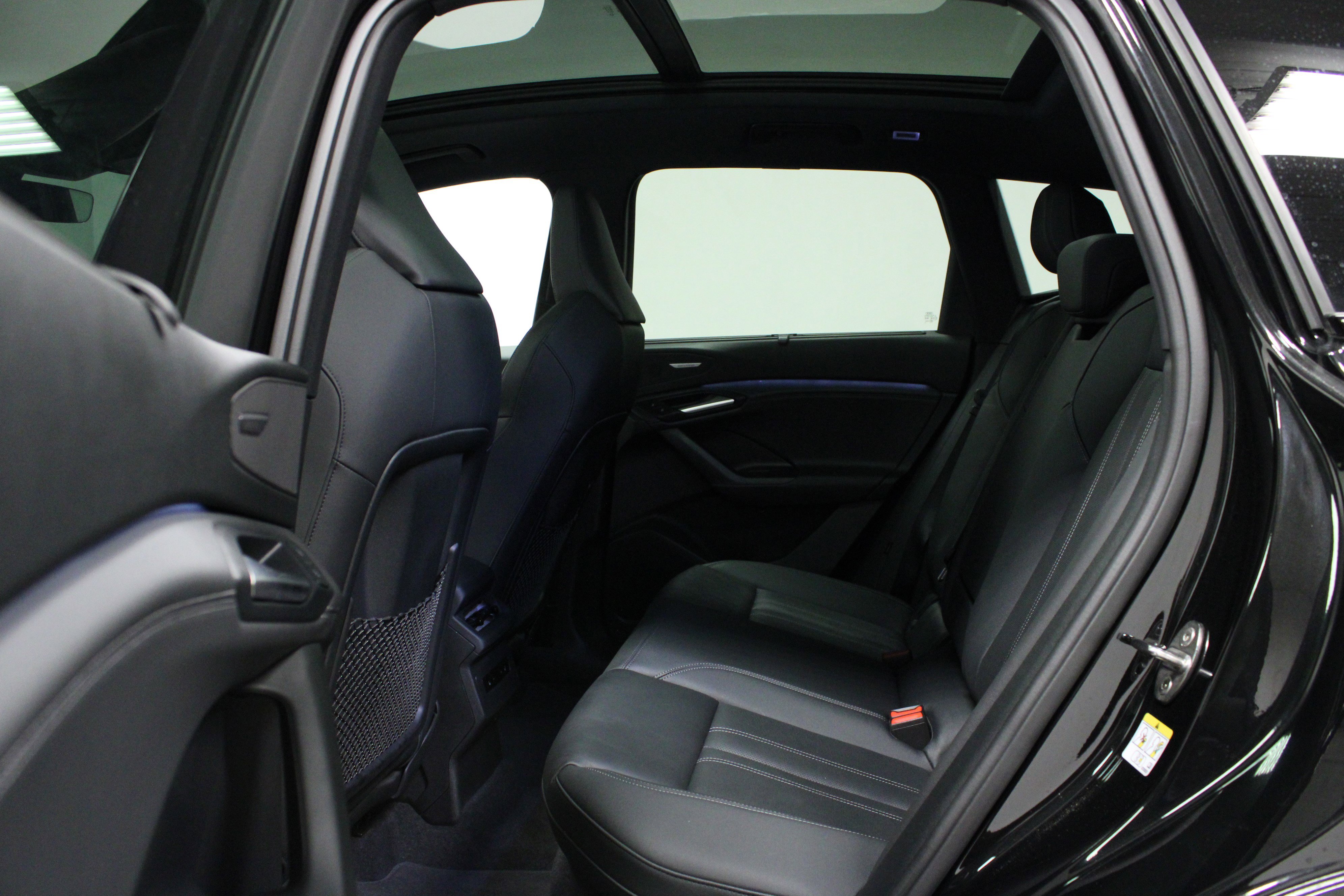 Used 2025 Audi SQ6 e-tron Prestige w/ 21" Black Optic Wheel Package AWD/4WD image 13