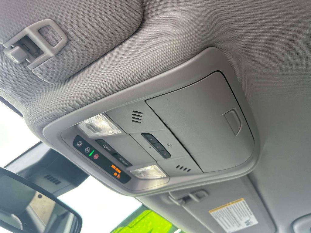 Used 2024 GMC Terrain SLT AWD/4WD image 32