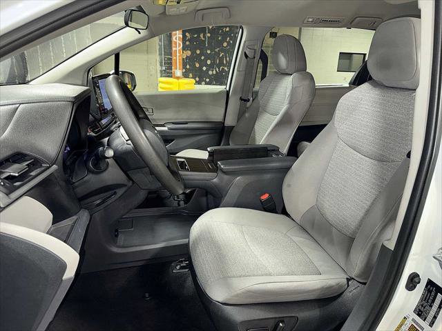 Certified 2022 Toyota Sienna LE FWD image 15