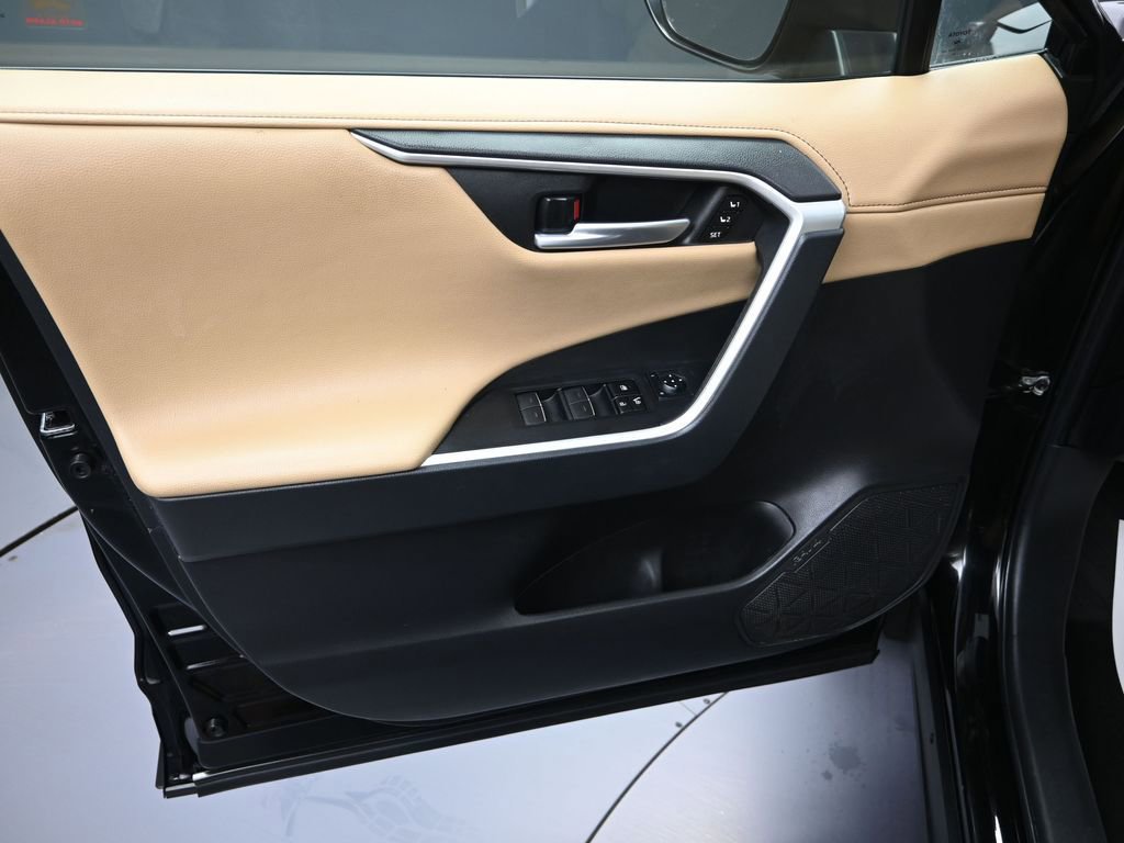 Used 2023 Toyota RAV4 Limited image 10