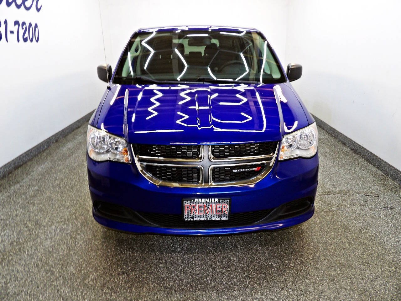 Used 2018 Dodge Grand Caravan SE w/ UConnect Hands-Free Group FWD image 2