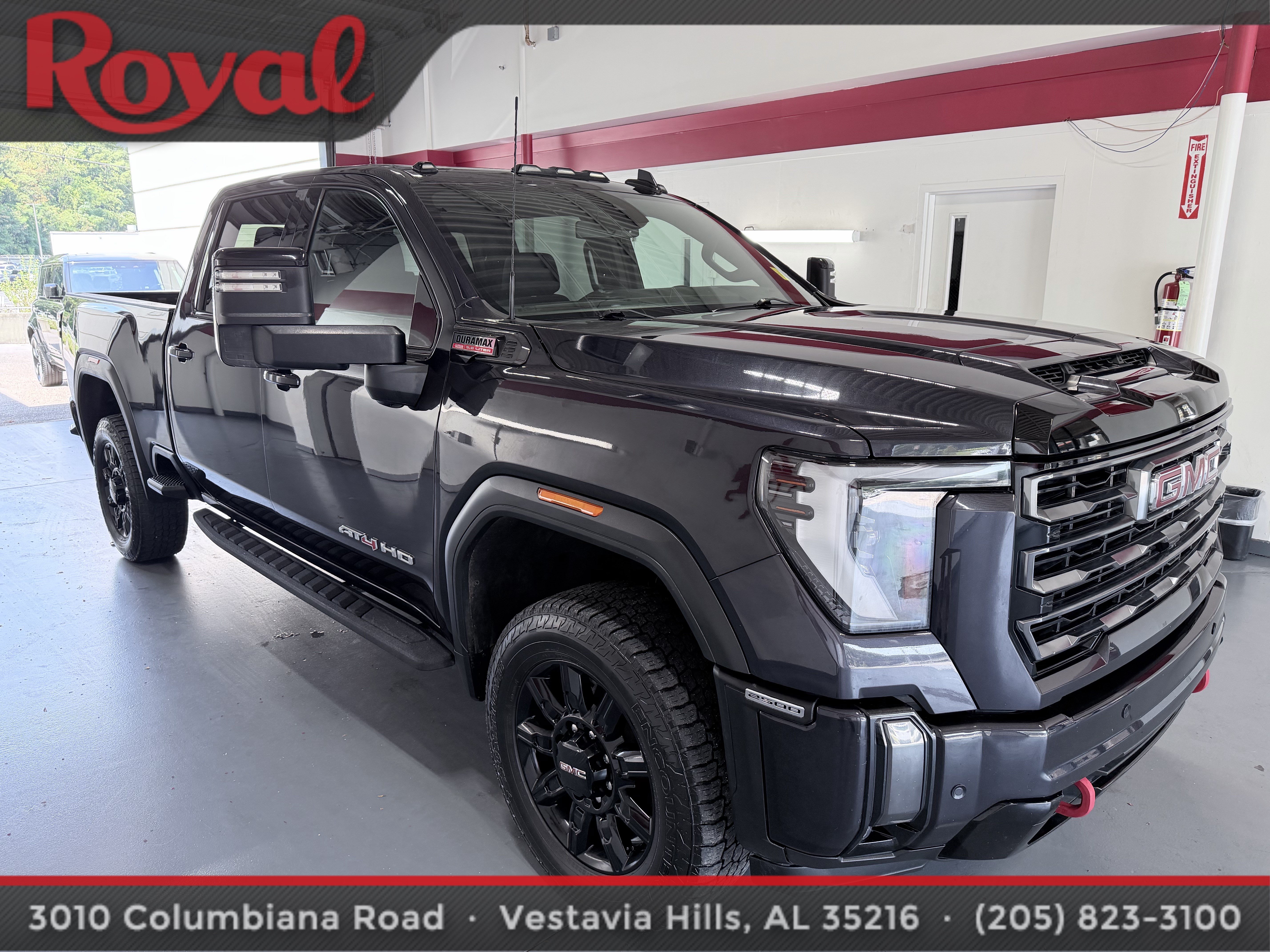 Used 2024 GMC Sierra 2500 AT4 w/ AT4 Preferred Package AWD/4WD image 3