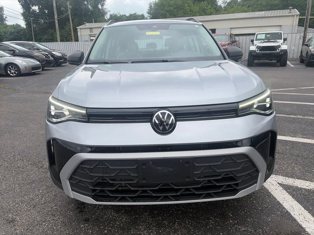 Used 2025 Volkswagen Taos S AWD/4WD image 2