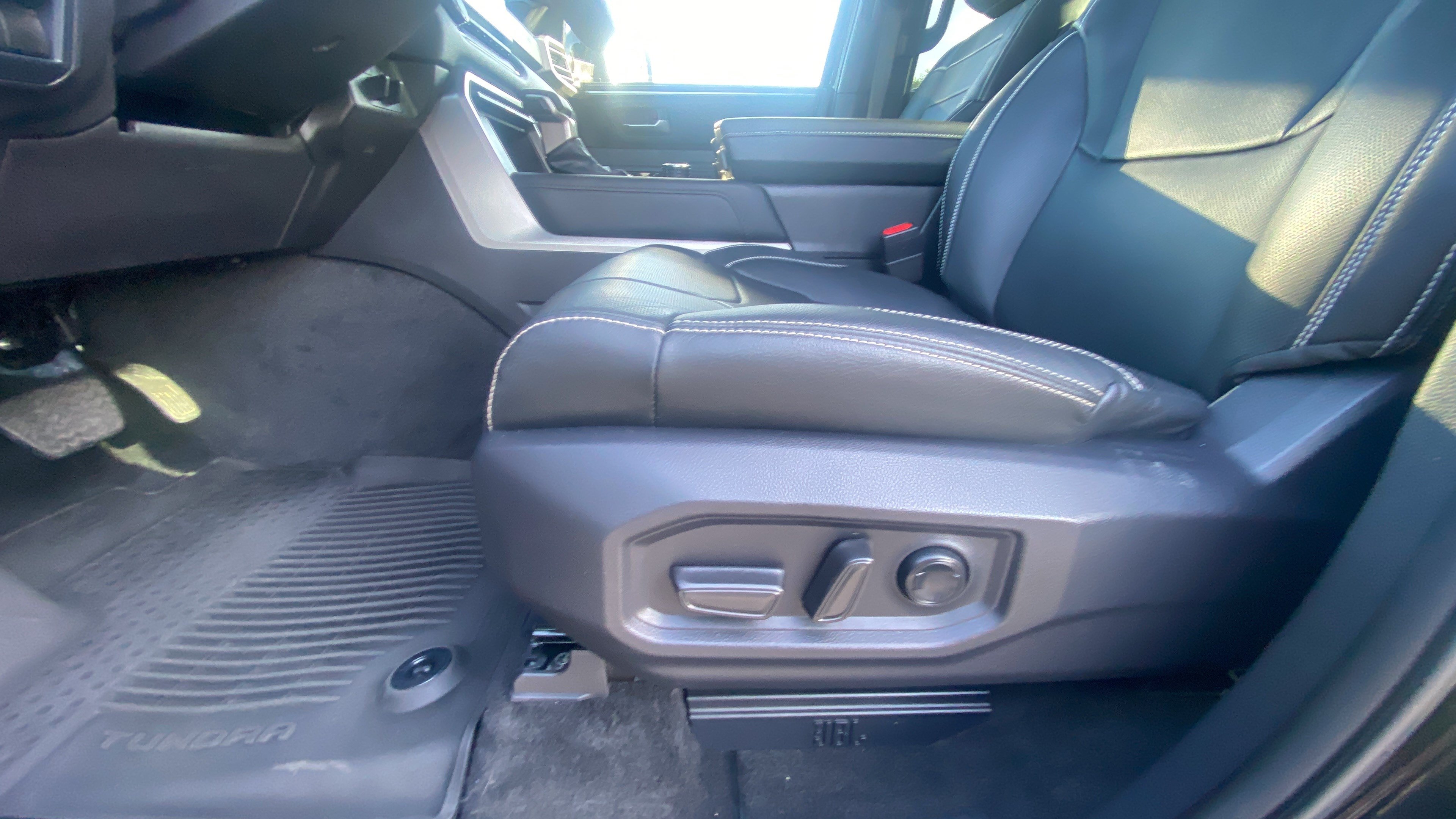 Used 2026 Toyota Tundra Limited AWD/4WD image 13