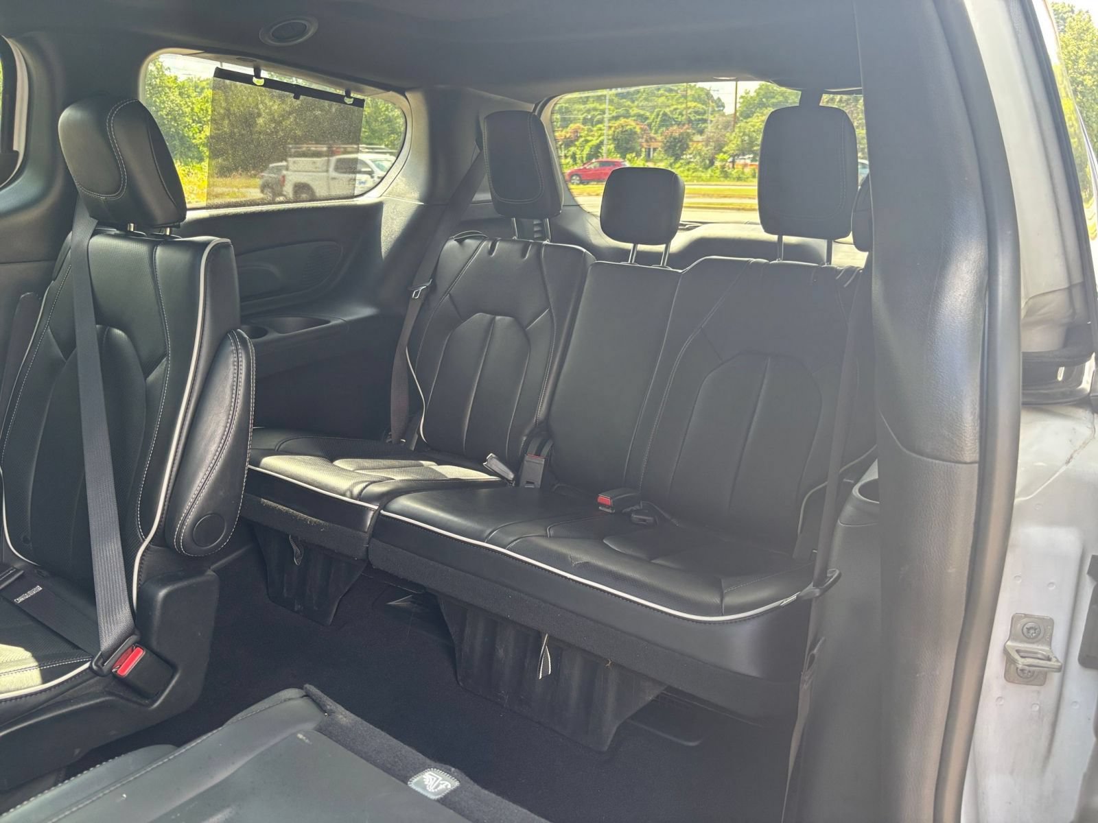 Used 2025 Chrysler Pacifica Limited FWD image 32