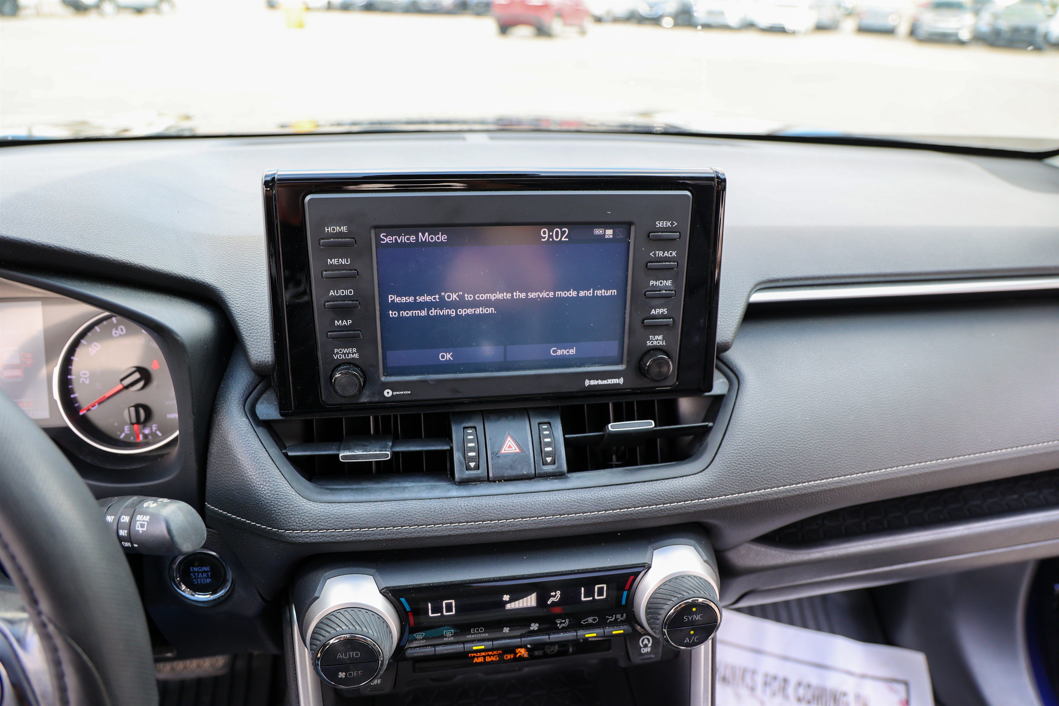 Used 2020 Toyota RAV4 XLE Premium FWD image 20