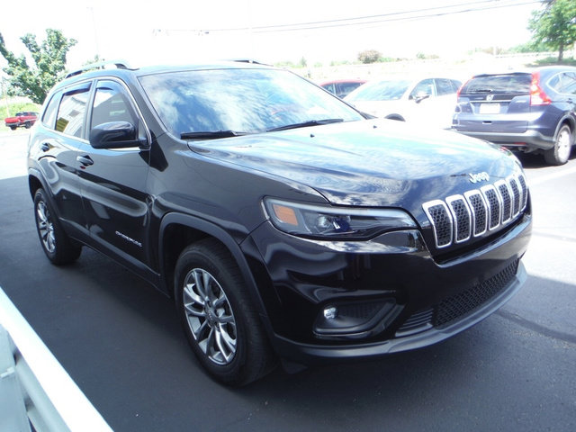 Used 2019 Jeep Cherokee Latitude Plus w/ Cold Weather Group AWD/4WD image 6