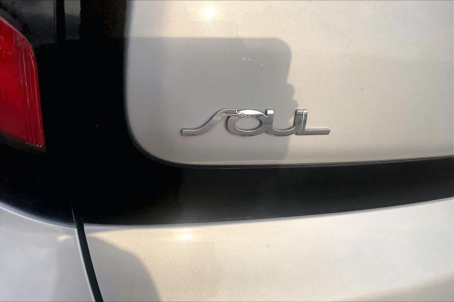 Used 2017 Kia Soul + FWD image 30