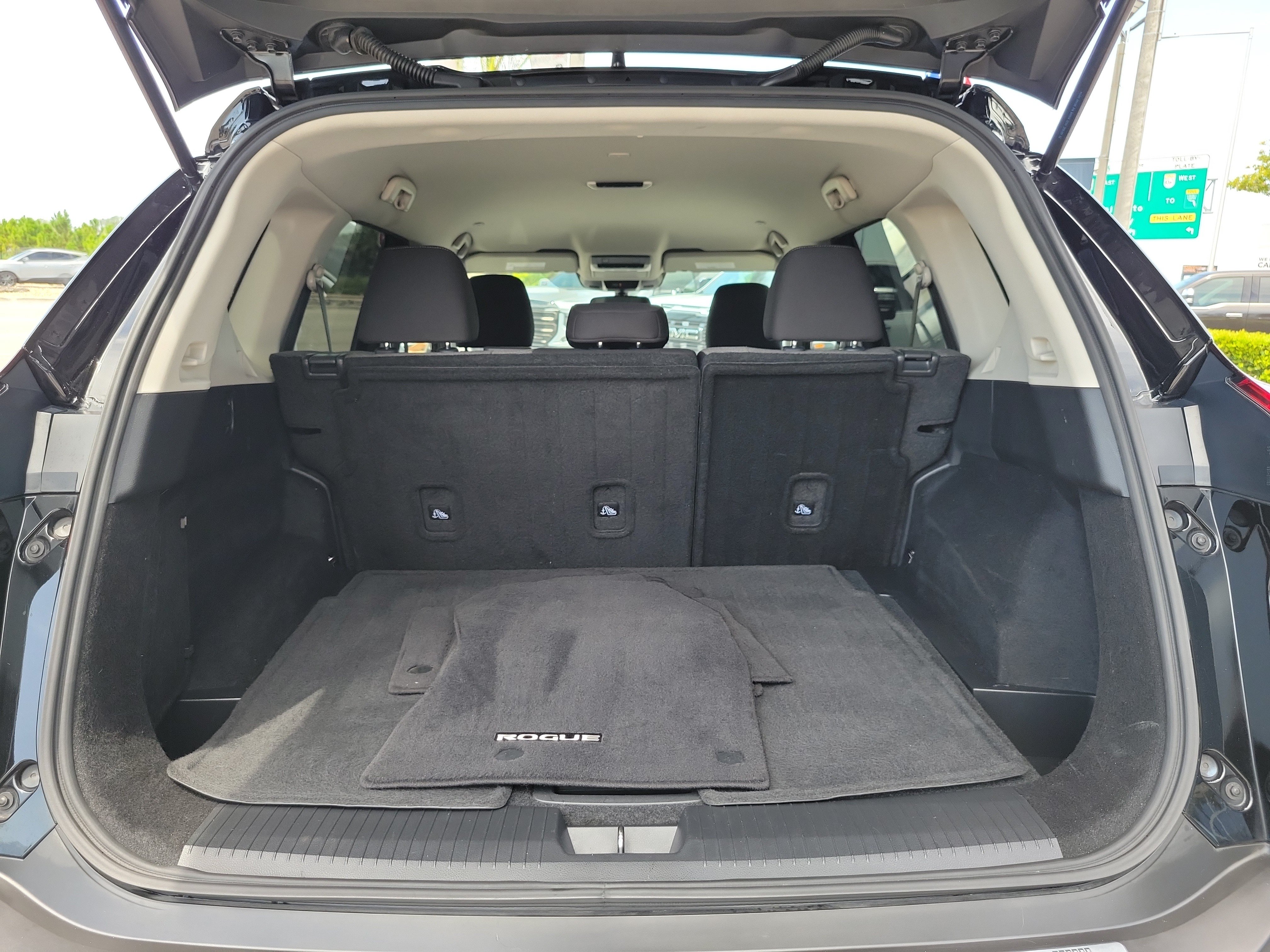 Used 2022 Nissan Rogue SV FWD image 16