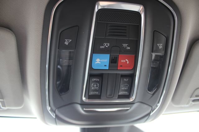 Used 2023 Jeep Grand Cherokee L Laredo AWD/4WD image 12