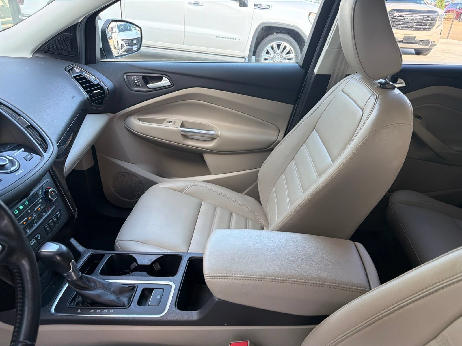 Used 2018 Ford Escape Titanium w/ Ford Safe & Smart Package AWD/4WD image 16