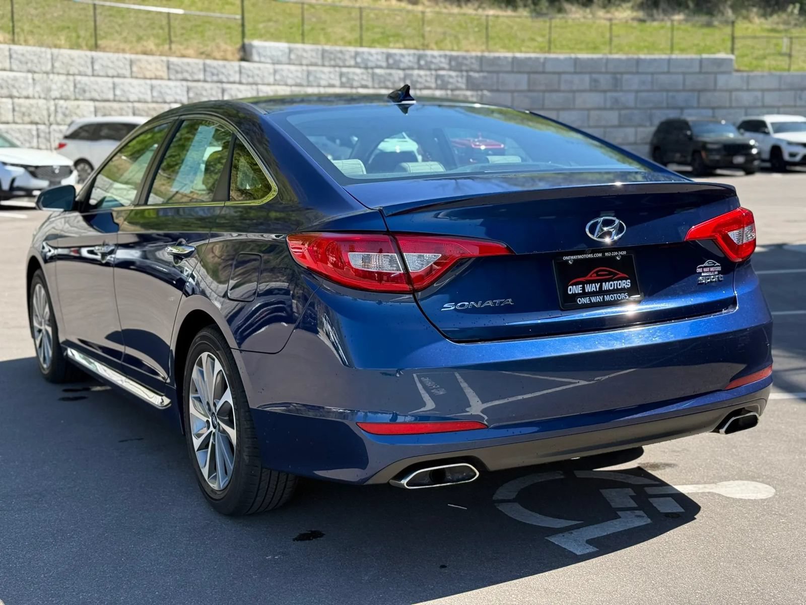 Used 2015 Hyundai Sonata Sport w/ Option Group 04 FWD image 3