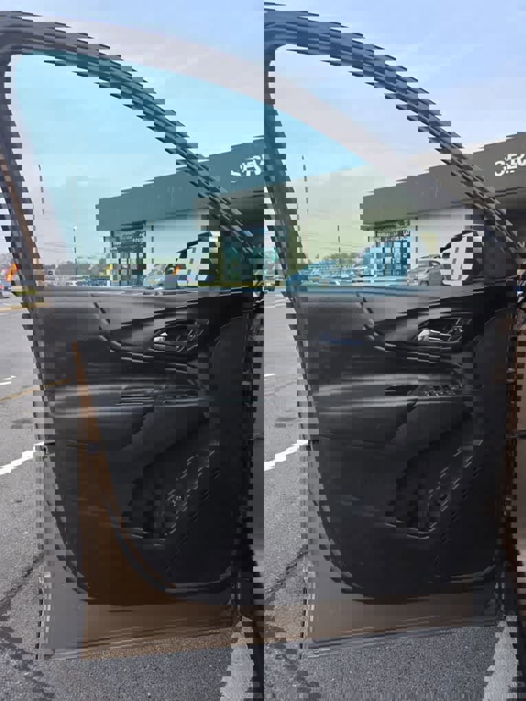 Used 2018 Chevrolet Equinox LT image 37