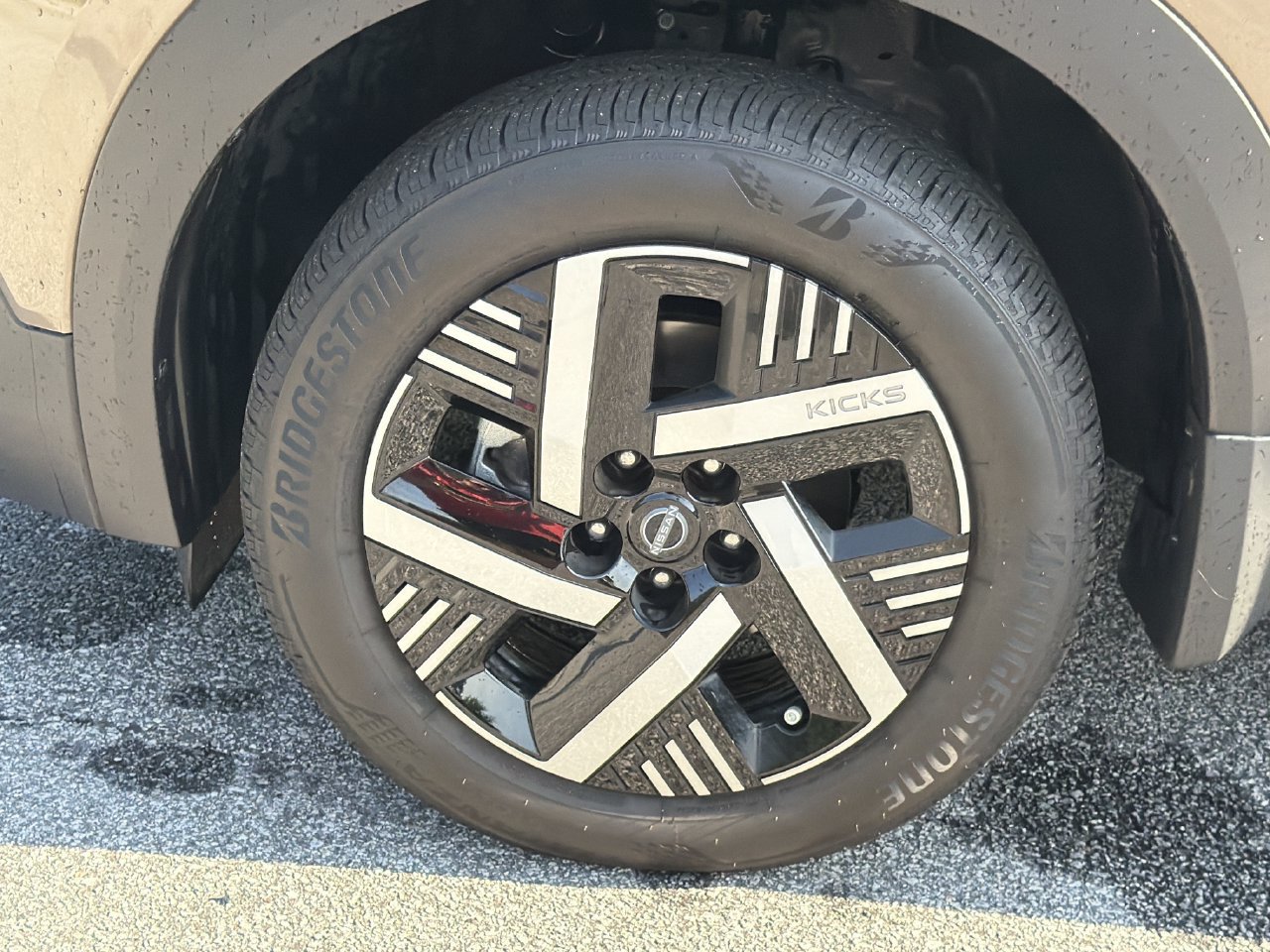 Certified 2026 Nissan Kicks SV w/ SV Premium Package FWD image 30