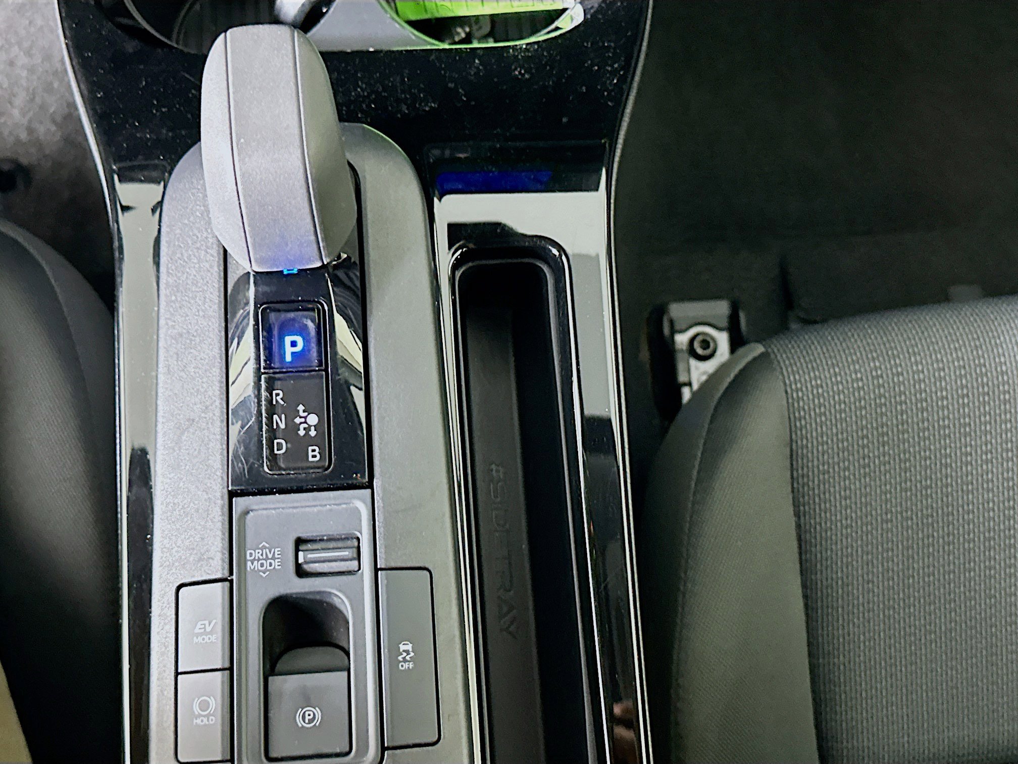 Used 2025 Toyota Prius LE image 25