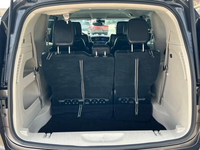 Used 2023 Chrysler Pacifica Touring-L FWD image 37