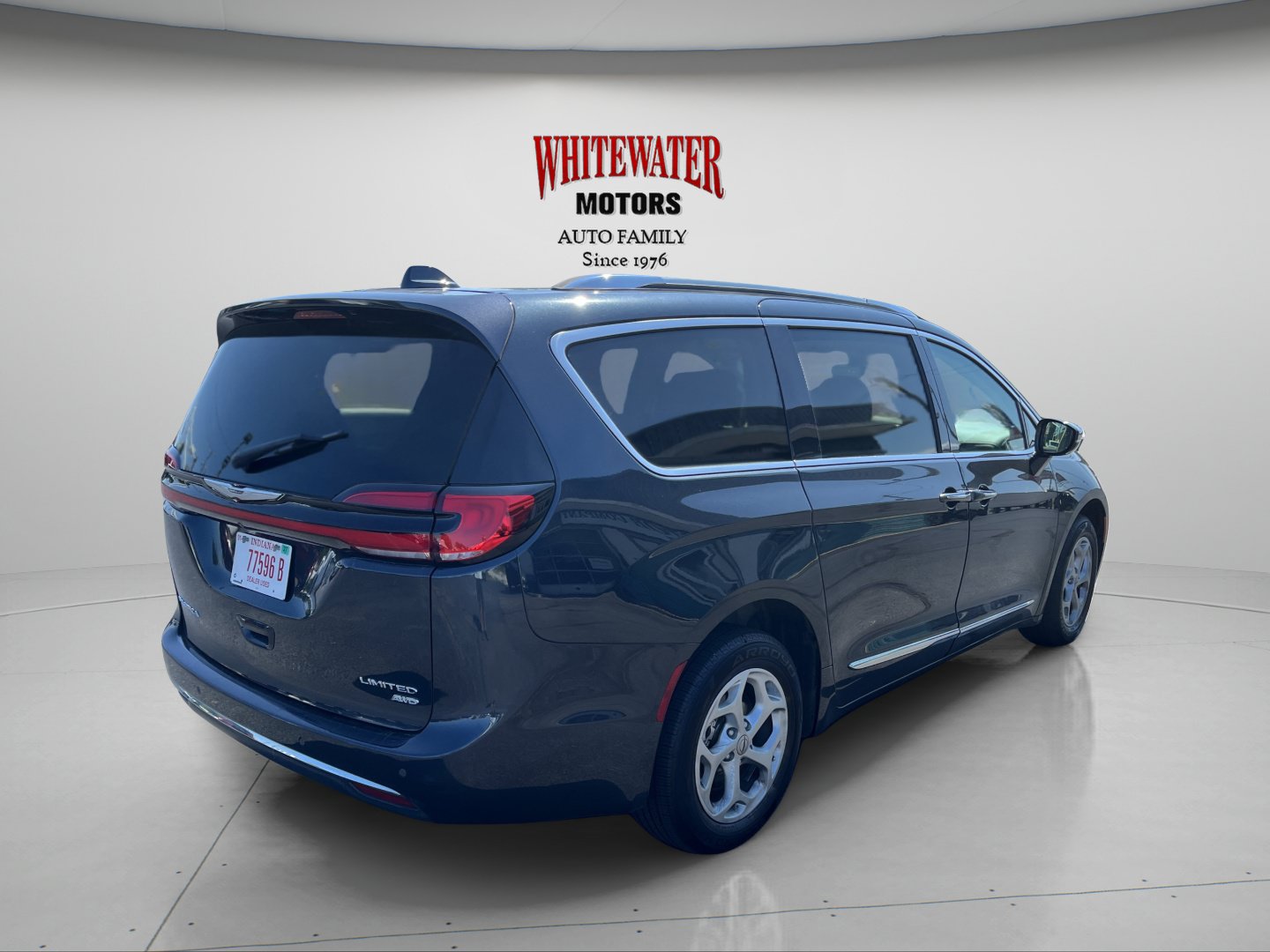 Used 2021 Chrysler Pacifica Limited w/ Uconnect Theater Family Group AWD/4WD image 5